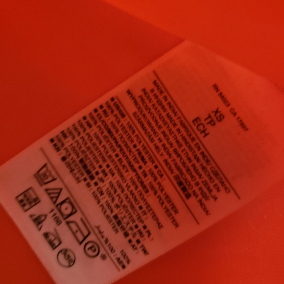 BANANA REPUBLIC| Light Coral Sleeveless V neck Top - Picture 8 of 9